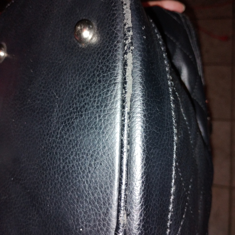 CHANEL Black and Cream Quilted Purse... read Description... - Picture 9 of 11